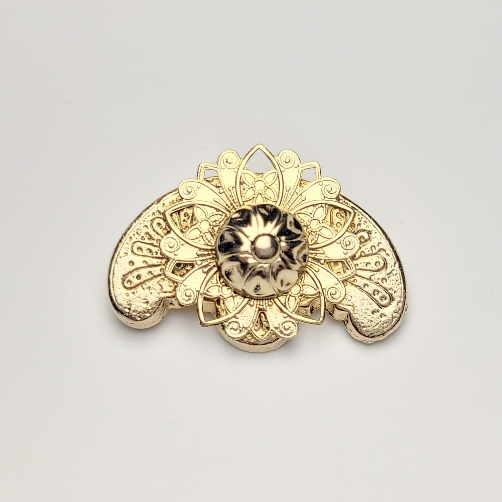 Vintage Gold Tone Ornate Filigree Brooch Floral Dome Center Pin
